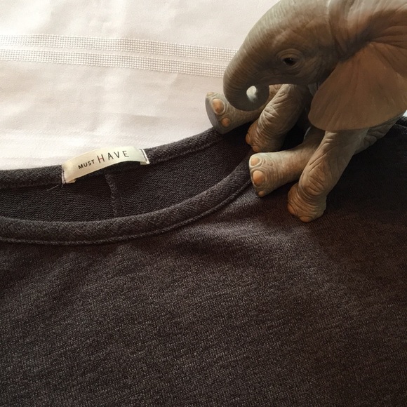 🎄 2/$20 SALE!! A definite ‘Must Have’ fringe top - Picture 3 of 4